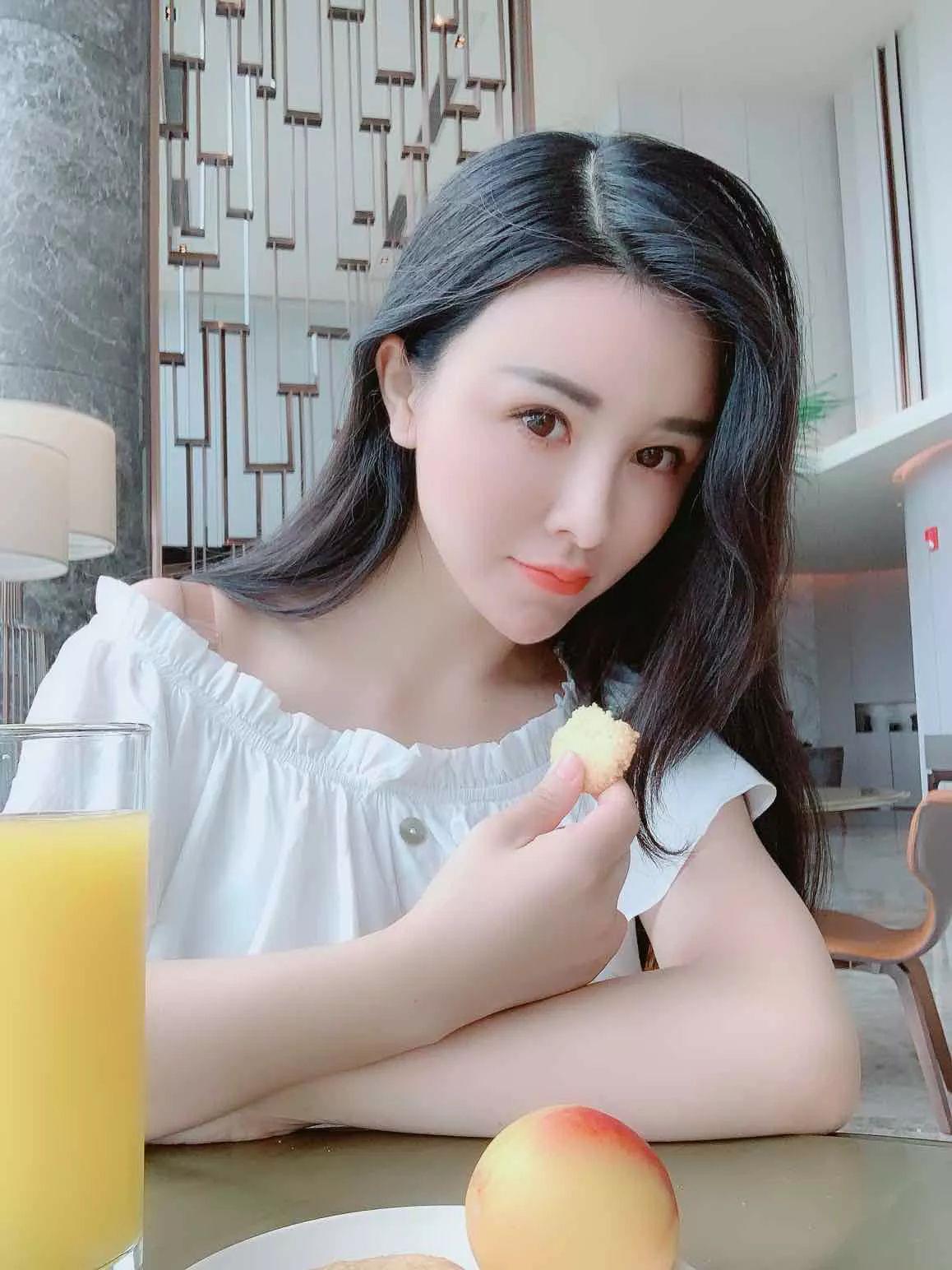 成都青羊区靓倩：高颜值，大波好身材，难得好炮架 第2张