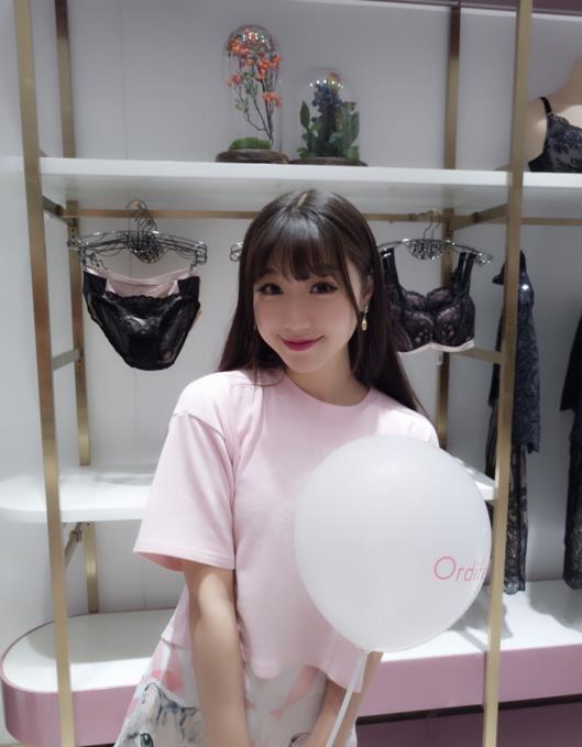 粉嫩嫩的美女，人和服务都不错，事后想想都值得，极力推荐 第1张