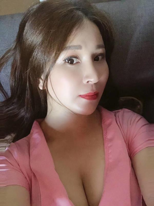 韵味十足的大奶少妇 第1张