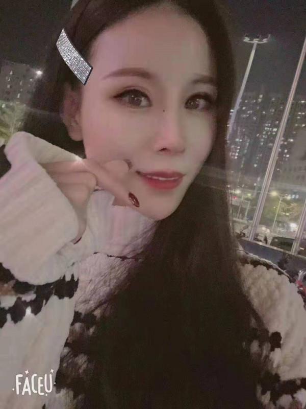 秦淮区的大长腿美女 第1张