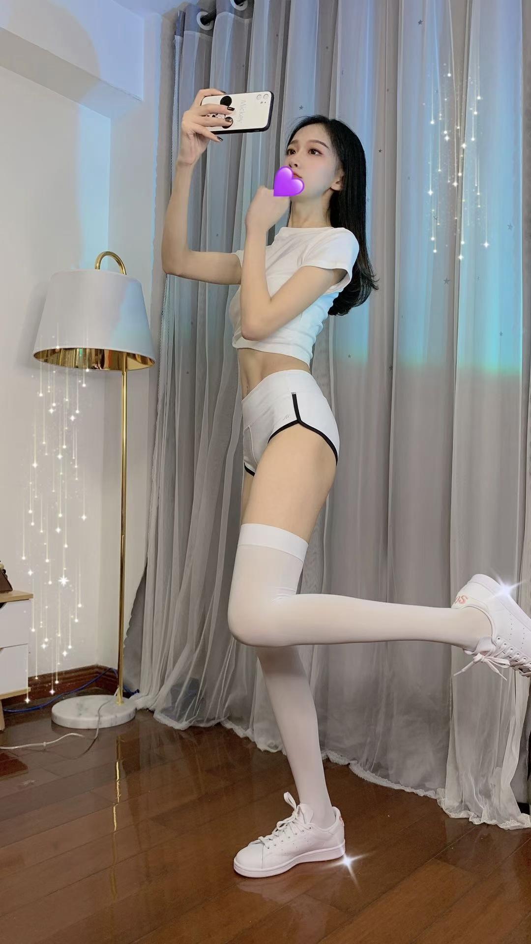 南门四季酒店俩纤细窈窕妹子 第1张
