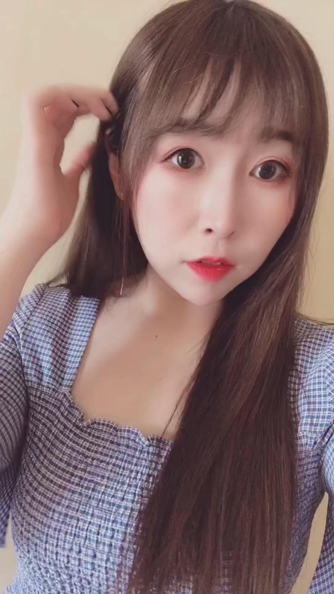 吉祥村地铁站附近高个萌妹 第1张
