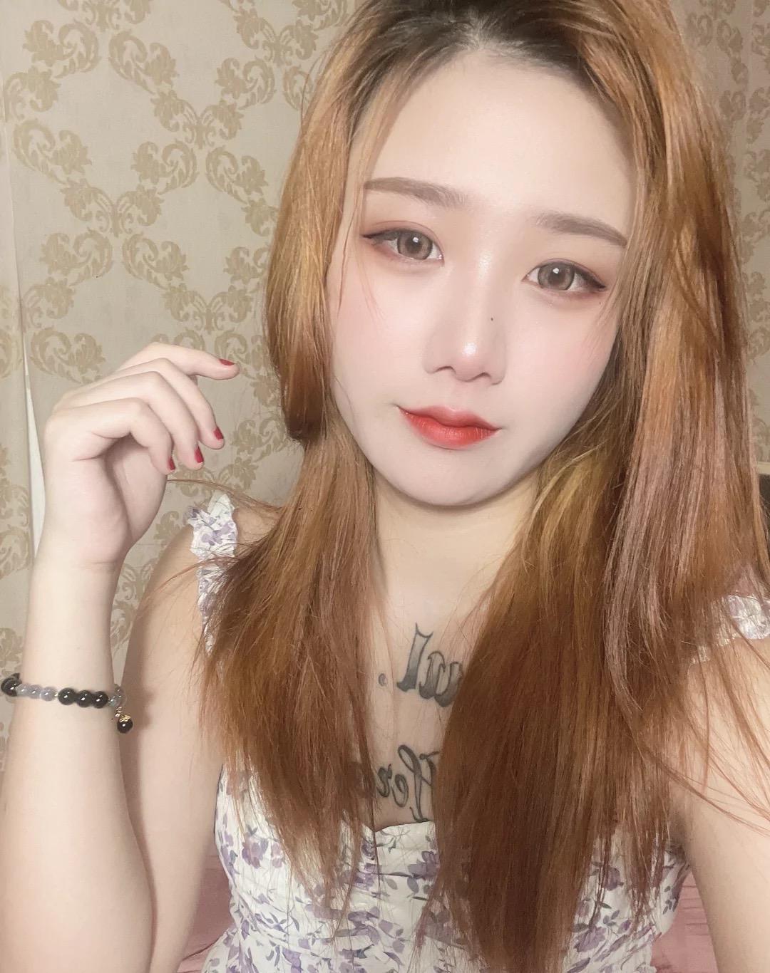 乖巧又风骚的小妹子 第1张