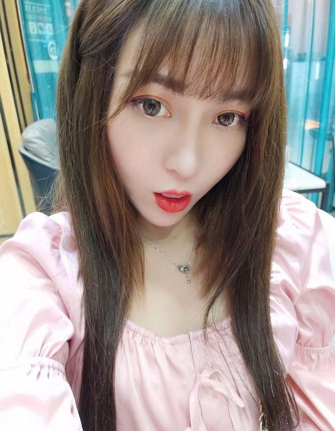 验证长相甜美，大长腿的95后极品美少女 第3张