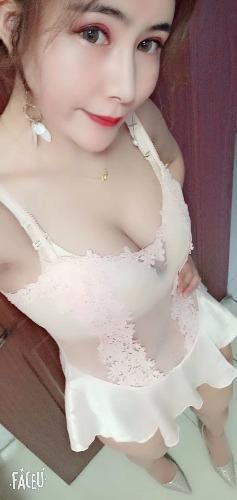 长发细腿漂亮妹子，皮肤百润，纯得没话说 第2张