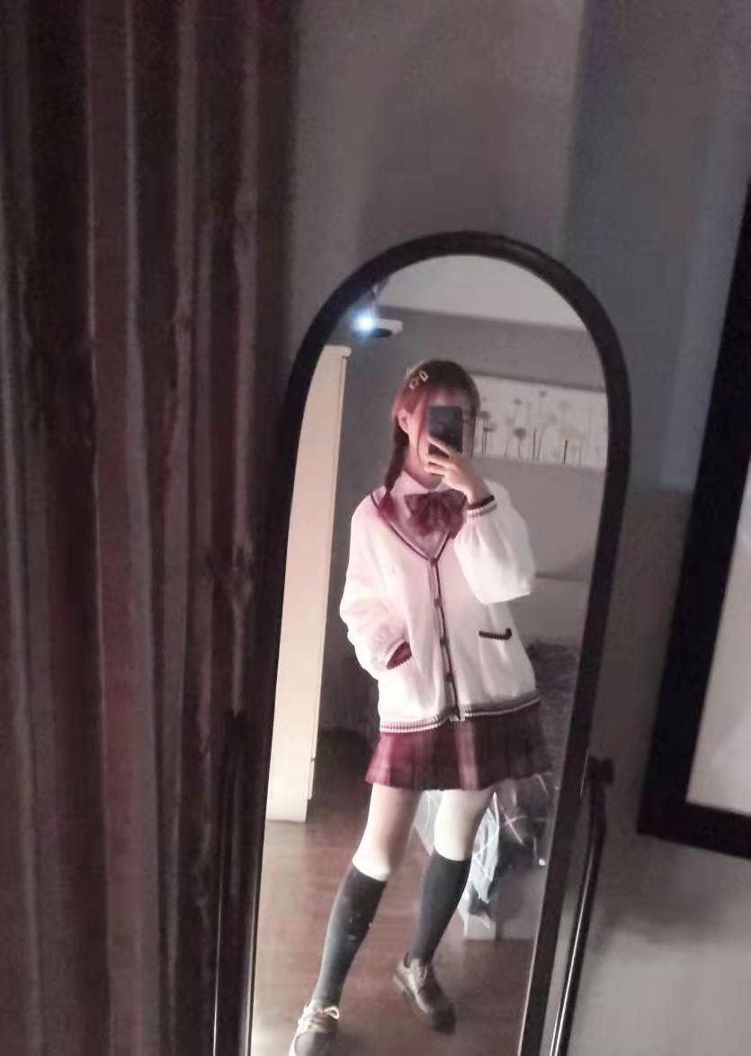 一个舔胸，一个舔鸡巴双飞的感觉真好 第1张